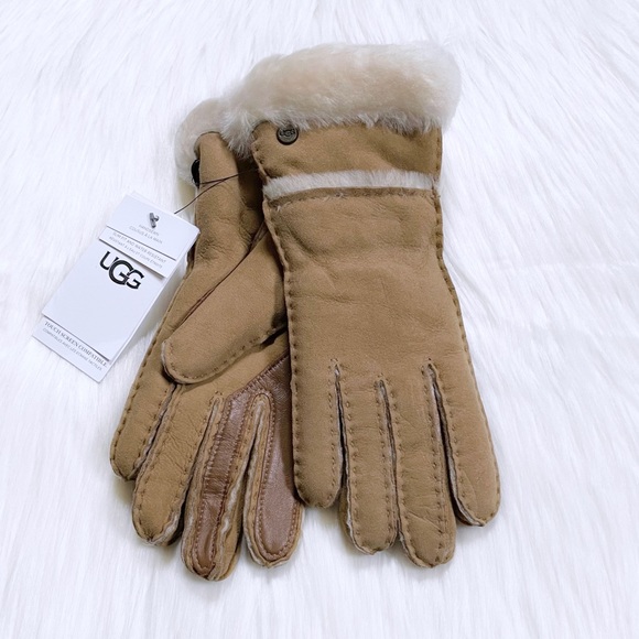 UGG Women’s Seamed Tech Gloves In Chestnut - Picture 2 of 6